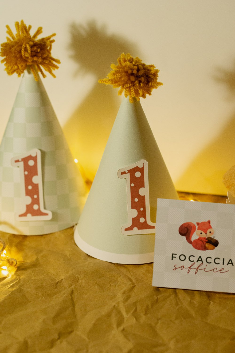 Macchina Cricut in funzione durante la realizzazione di un progetto di paper design nel Craft Studio.